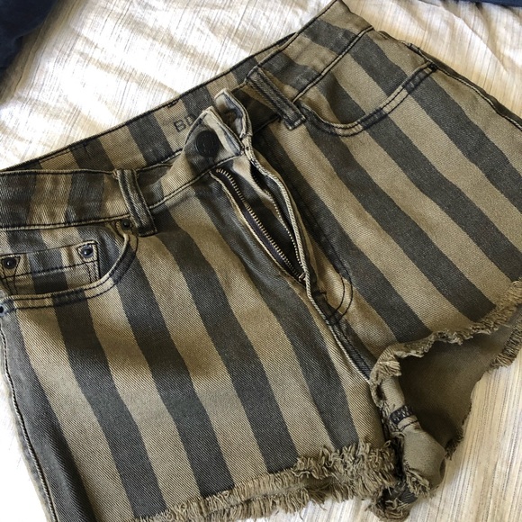 BDG High Waisted Cheeky Shorts - Picture 1 of 4